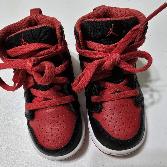 Nike Air Jordan 1 Mid "Alternate Bred" Youth Sneakers Size 6C
